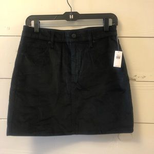 Black velvet mini skirt - size 4